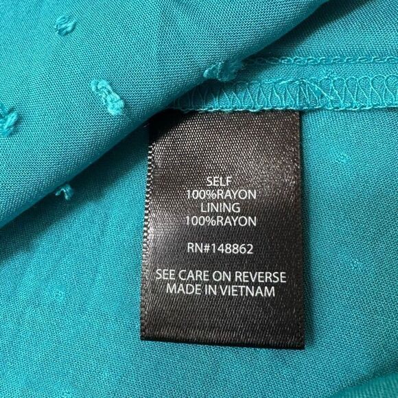 NWT (2X) Torrid Turquoise Swiss Dot Sleeveless Blouse - Ruffle Neck & Buttons - Picture 7 of 8